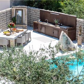4 bedroom villa with indoor and outdoor pools in Galižana, Istria, sleeps up to 8